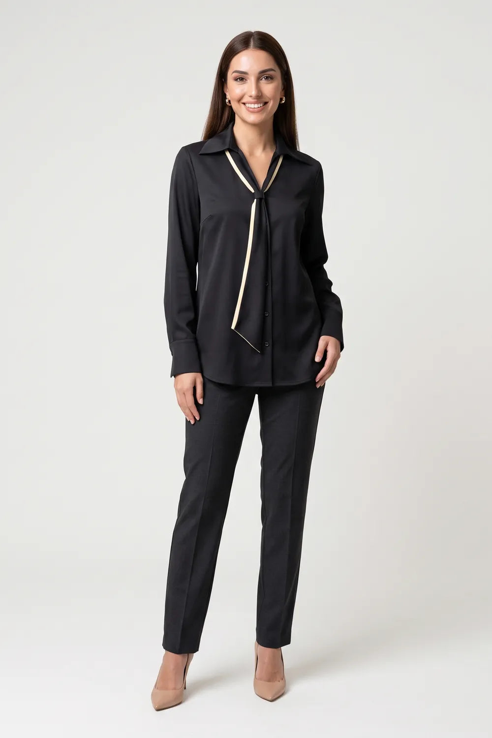 Yıldırım Güngör Kadın Kravatlı Siyah Gömlek 5501